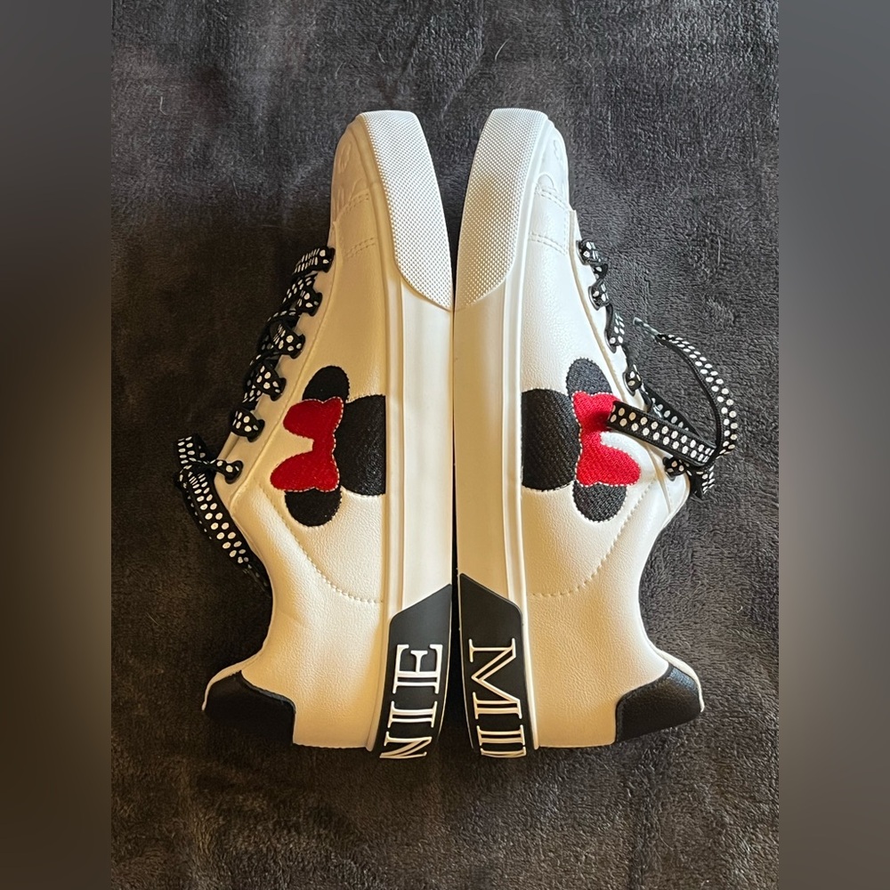 Disney Minnie Mouse sneakers. Embroidered. Low-top. Women’s 6 or youth 4. New! - Picture 7 of 10